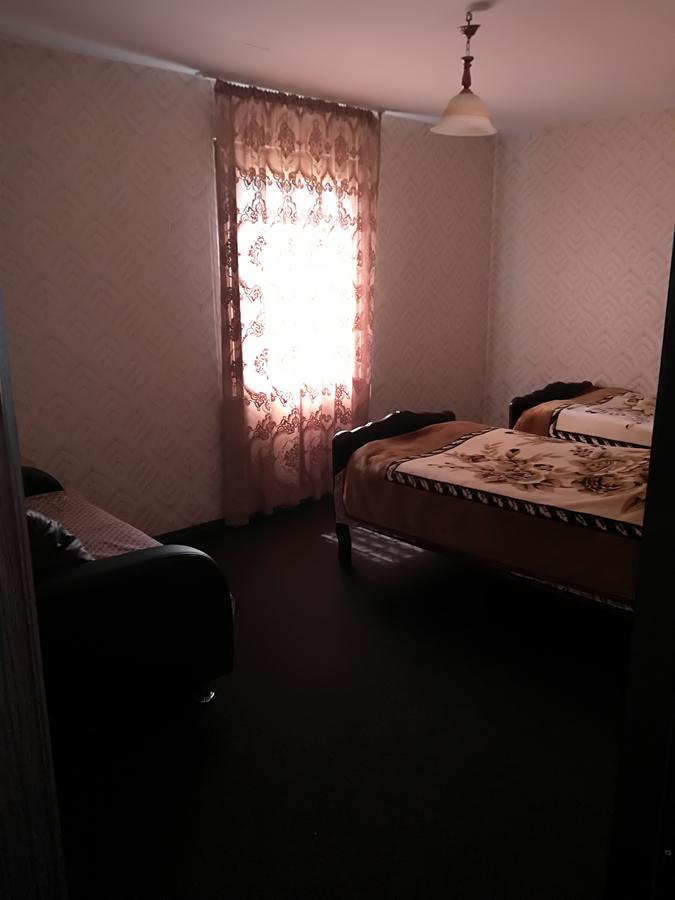 Levan&Megi Juta Buitenkant foto