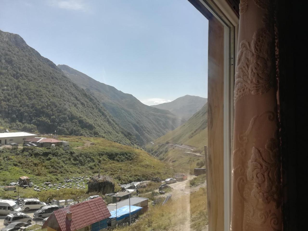 Levan&Megi Juta Buitenkant foto